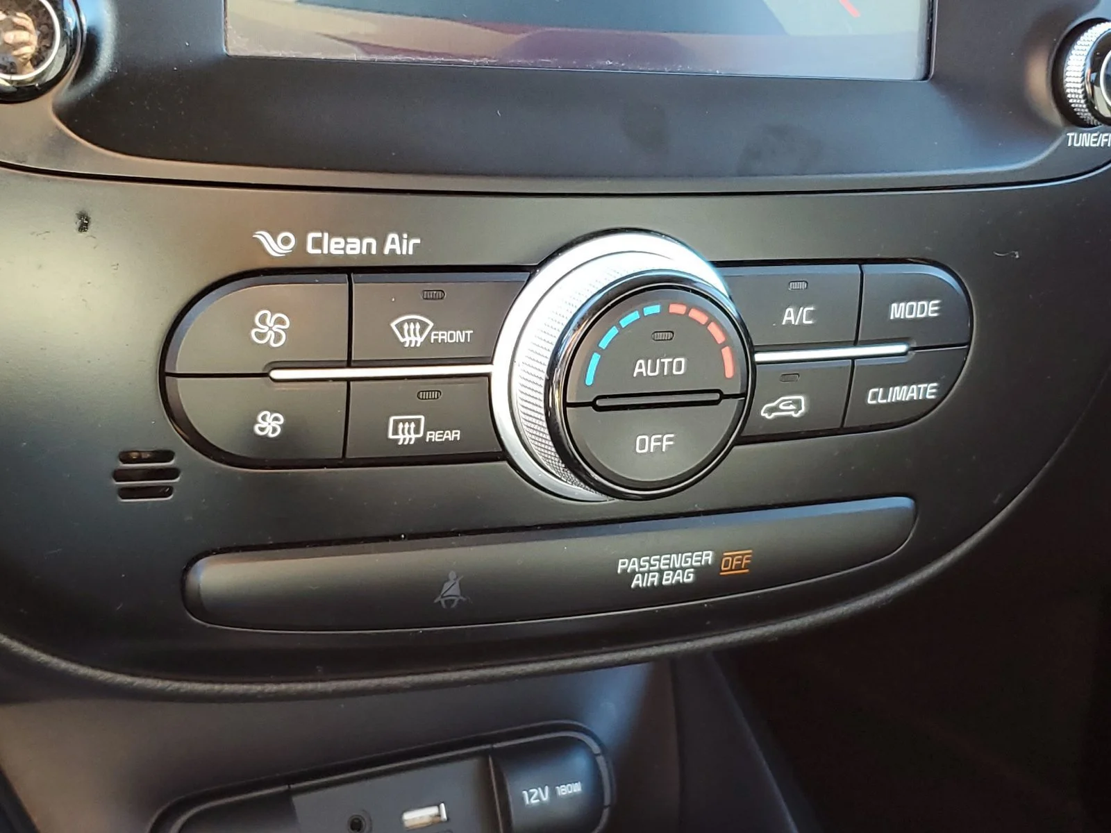 Used 2018 Red Kia Plus image 21