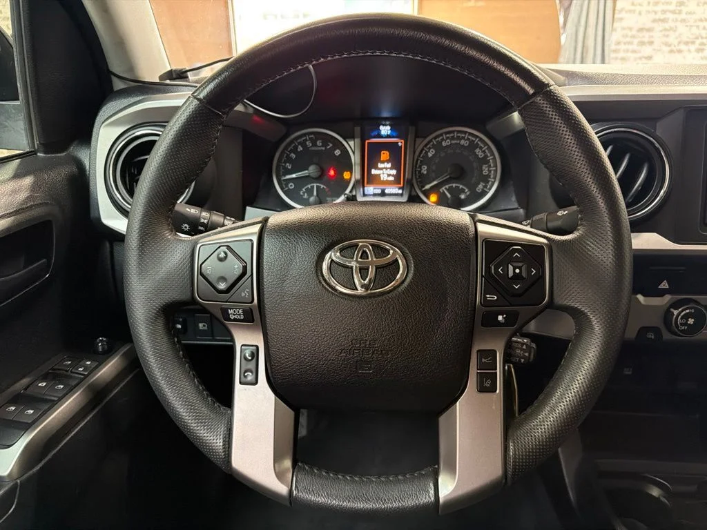 Used 2021 Midnight Black Metallic Toyota SR5 image 18