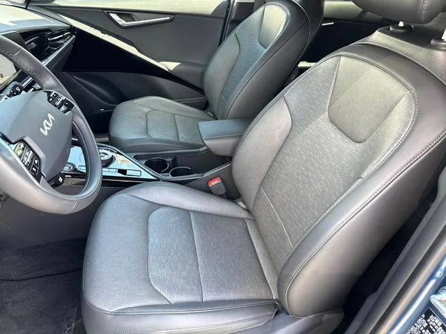 Used 2024 Mineral Blue Kia SX image 32