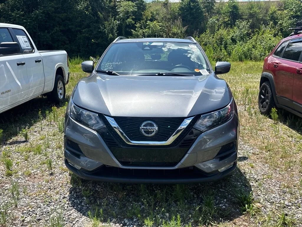 Used 2022 Gray Nissan SV image 4
