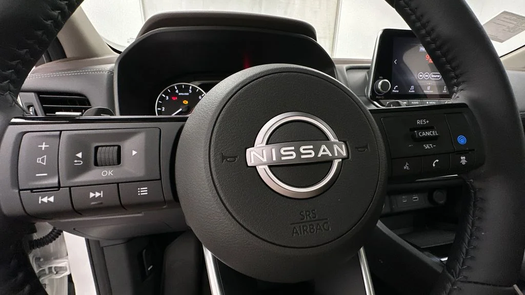 Used 2023 White Nissan SV image 19