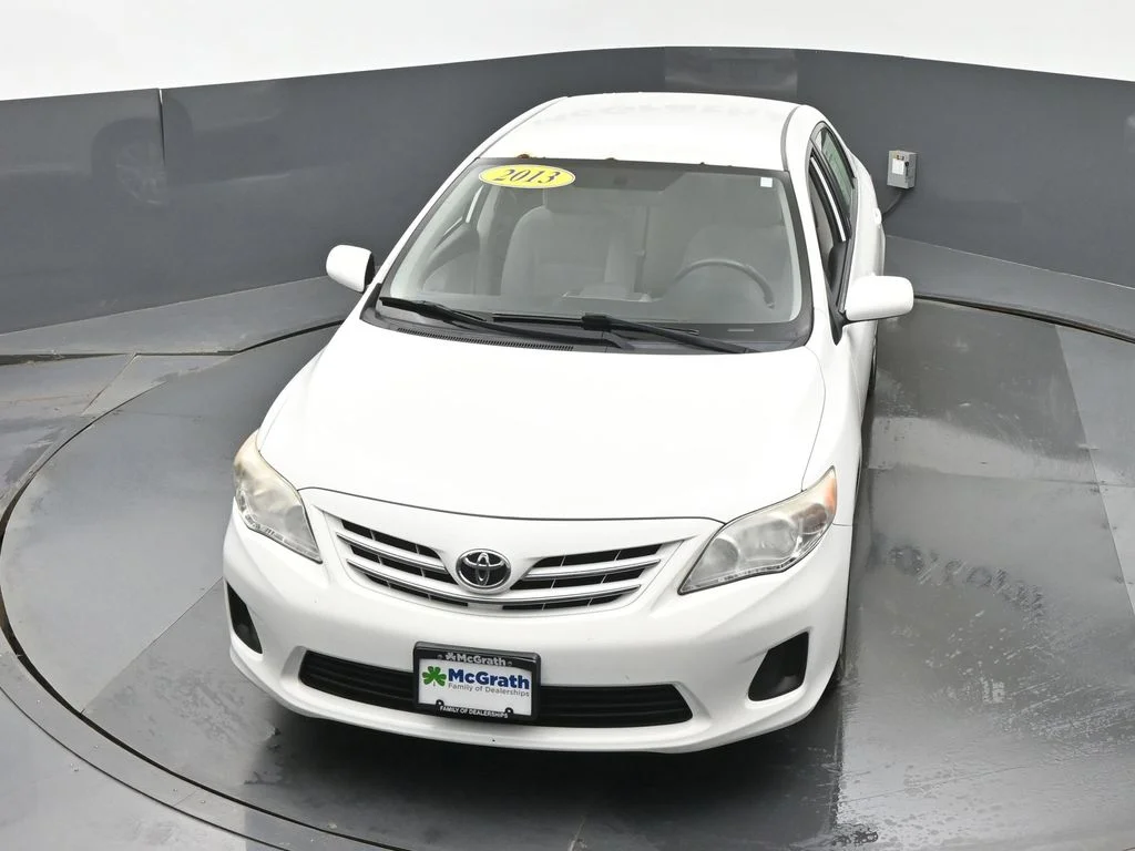 Used 2013 White Toyota LE image 26