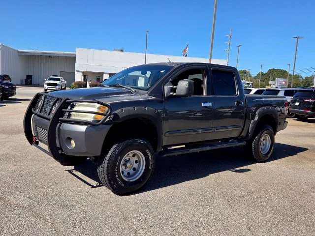 Used 2004 Gray Nissan LE image 3