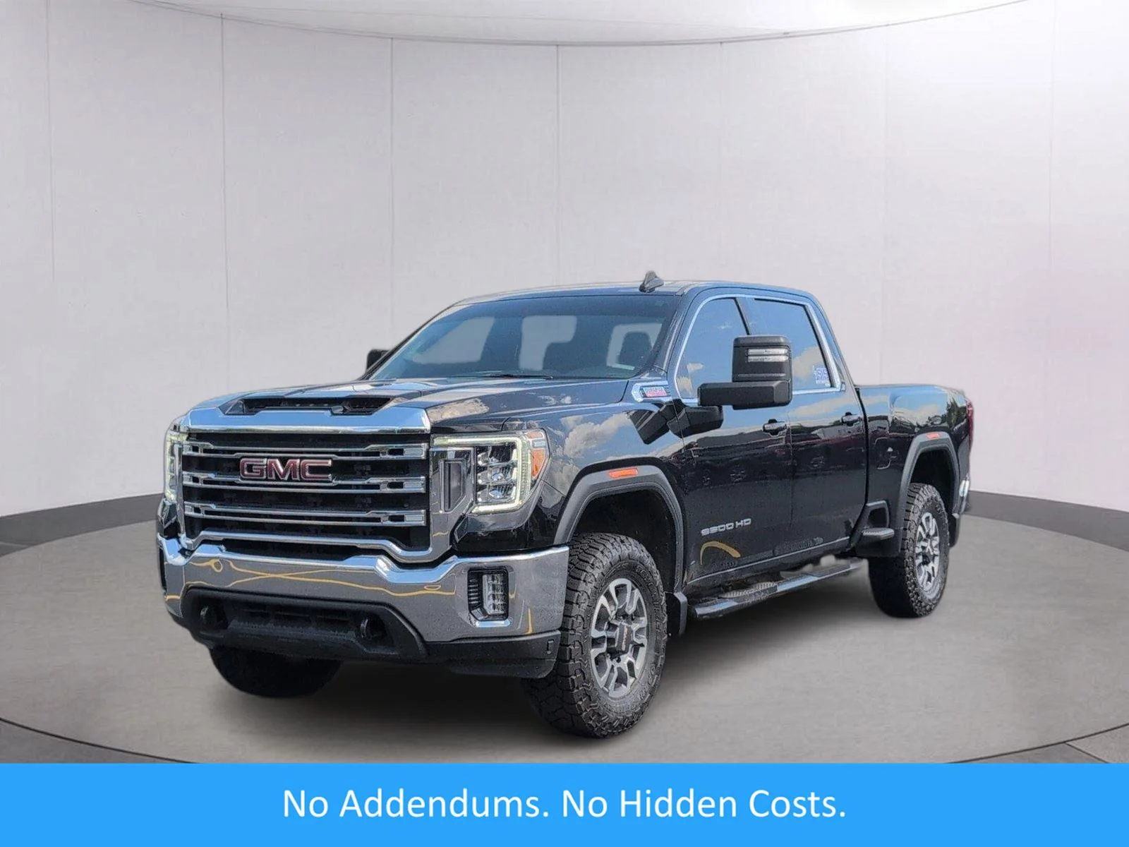 Used 2022 Onyx Black GMC SLE image 1