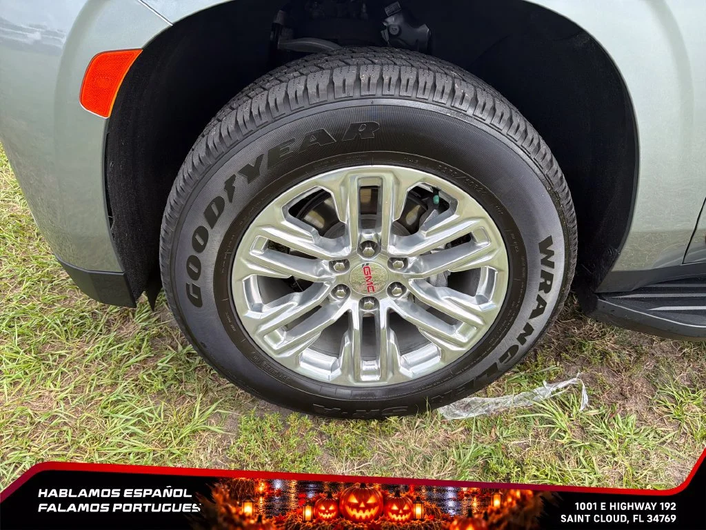 Used 2024 Sterling Metallic GMC SLT image 10