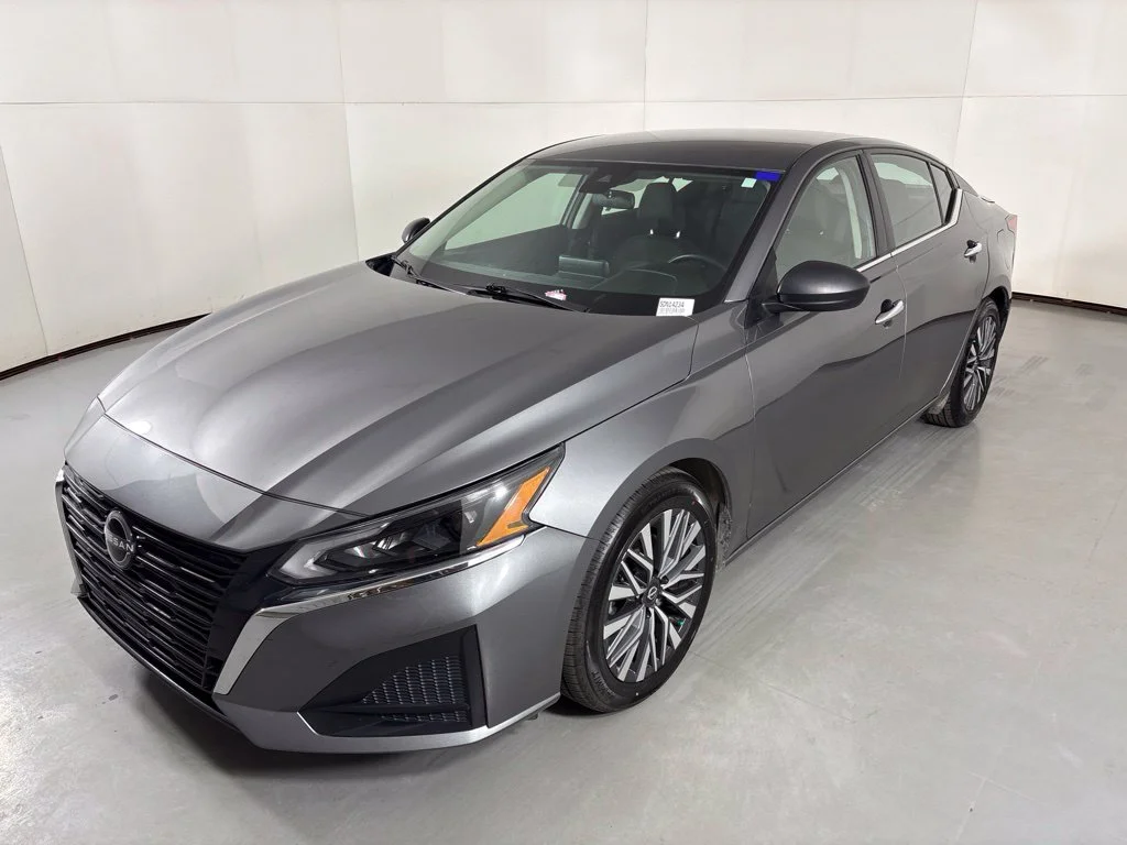 Used 2024 Gray Nissan 2.5 SV image 4