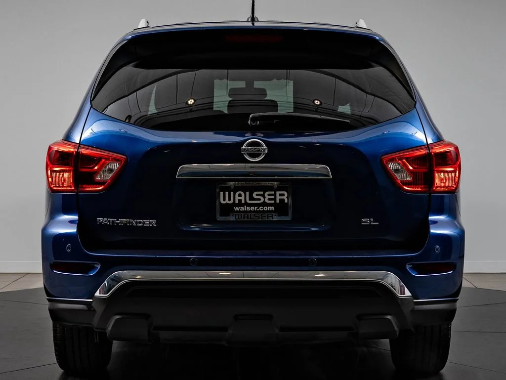 Used 2018 Caspian Blue Nissan SL image 7