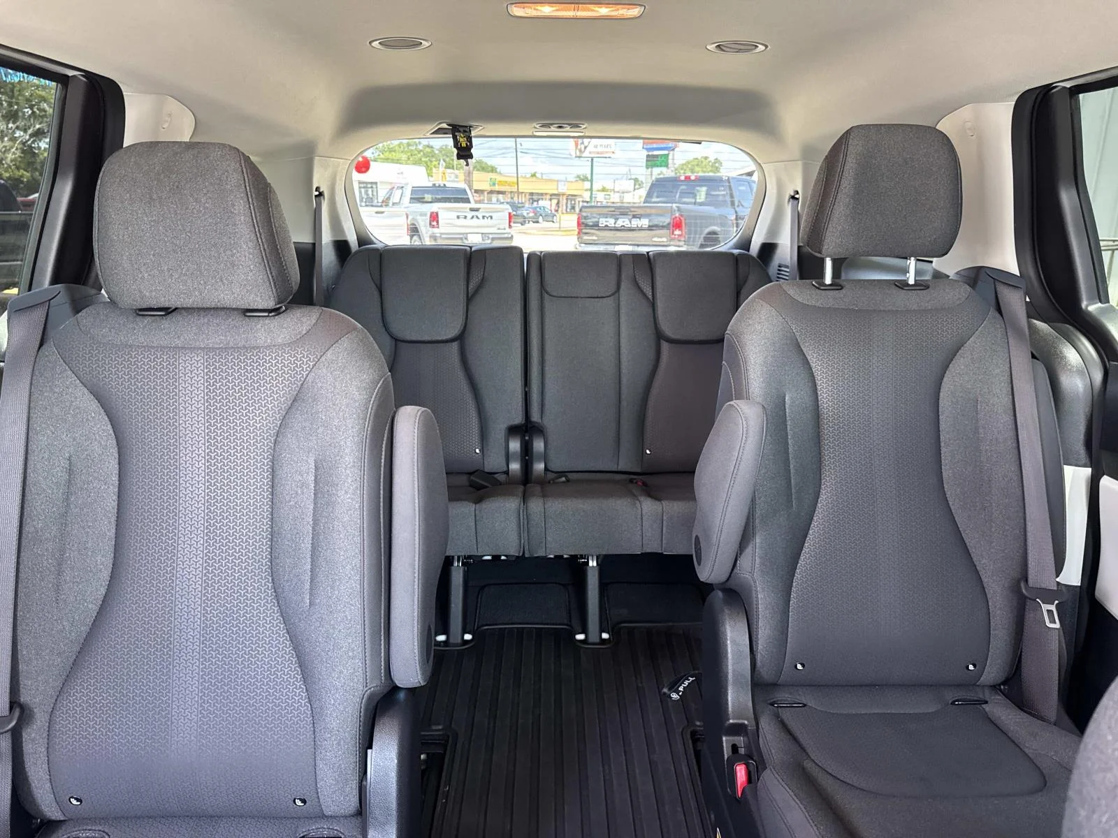 Used 2024 White Kia LX image 9