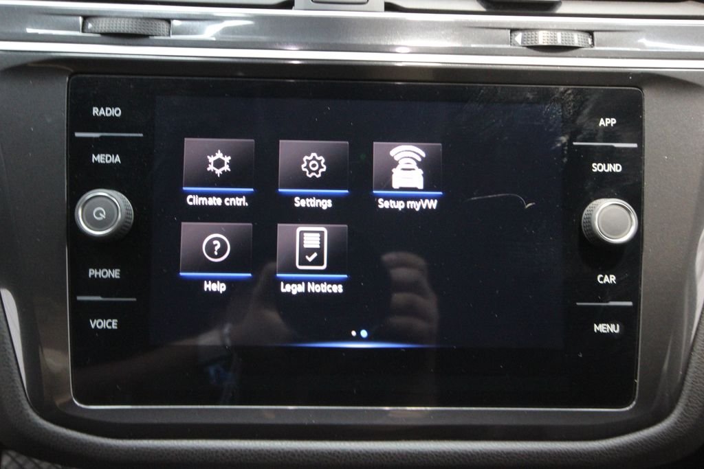 Used 2024 Gray Volkswagen 2.0T SE image 19