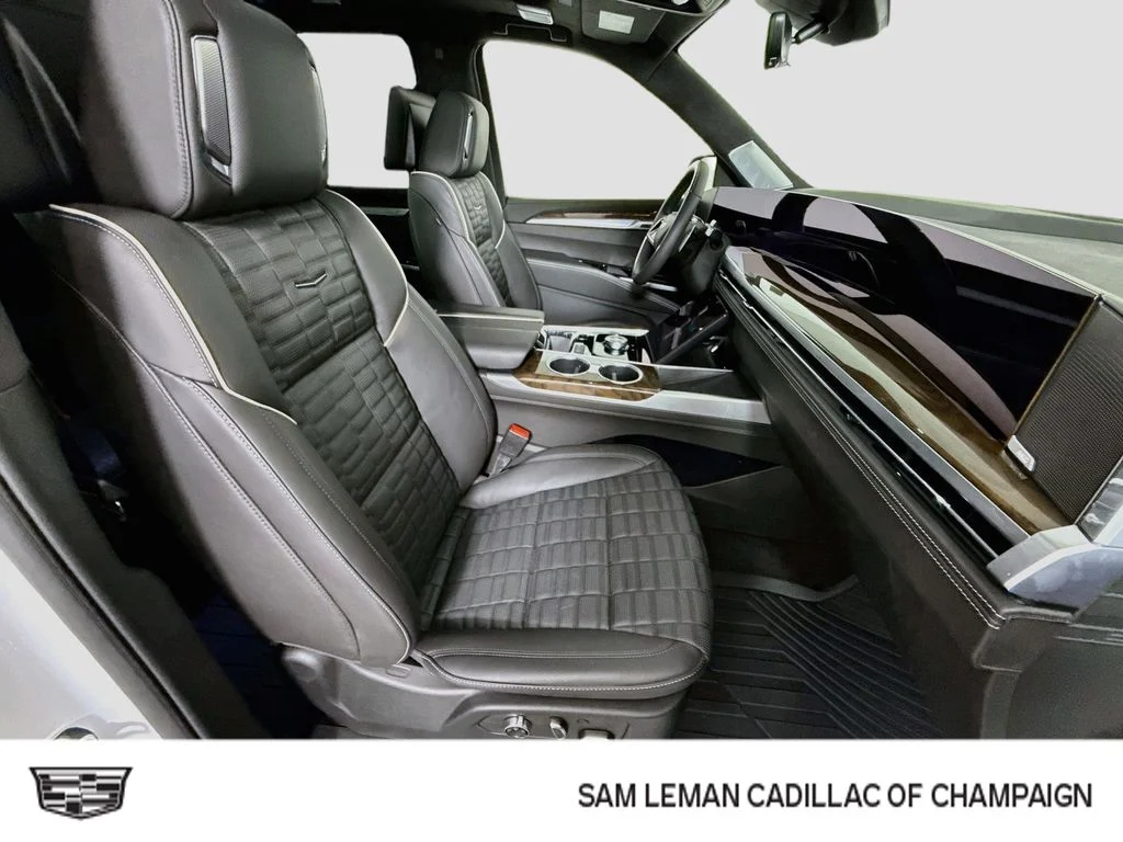 Used 2025 White Cadillac Sport Platinum image 32