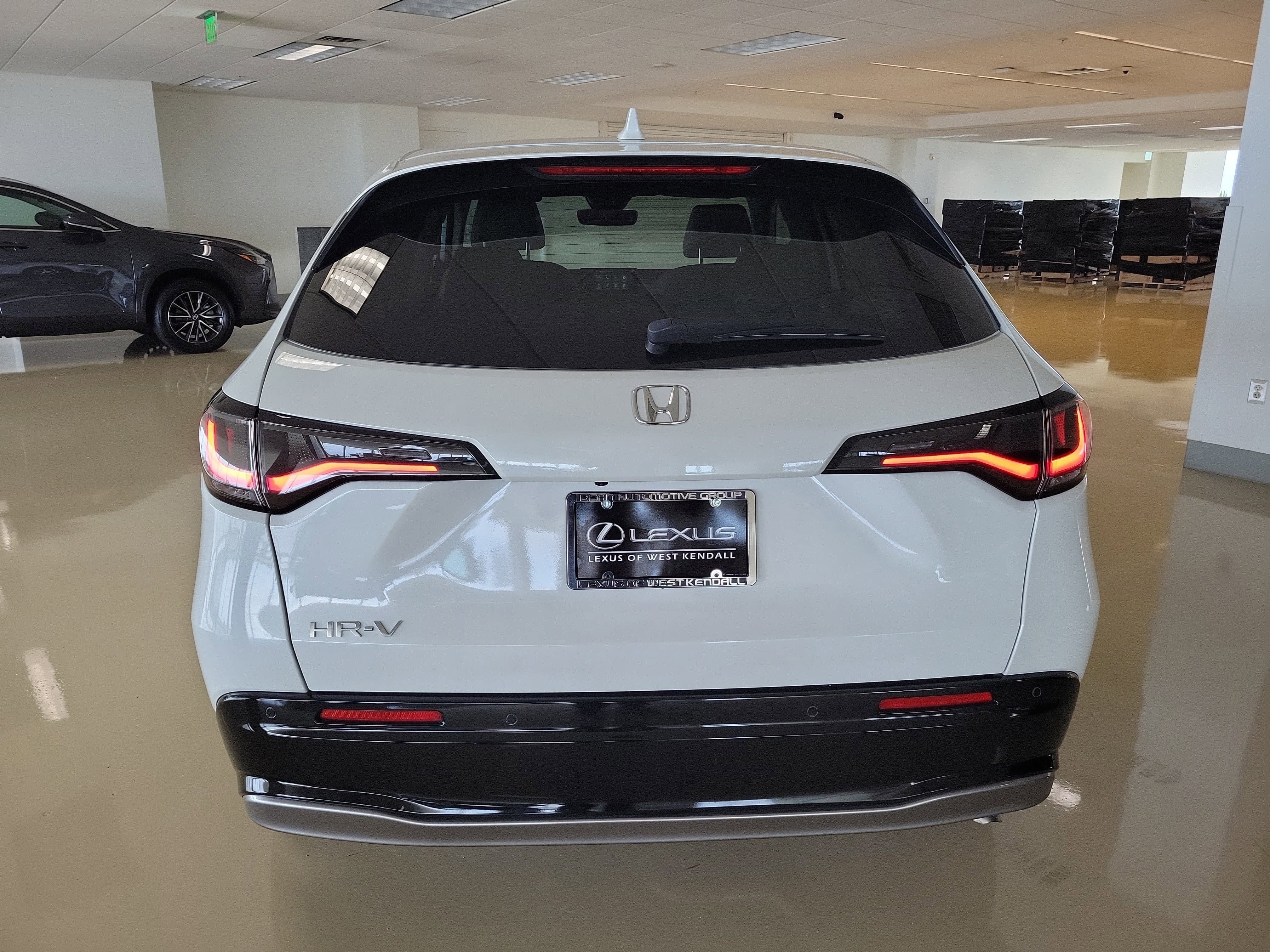 Used 2023 Platinum White Honda EX-L image 7
