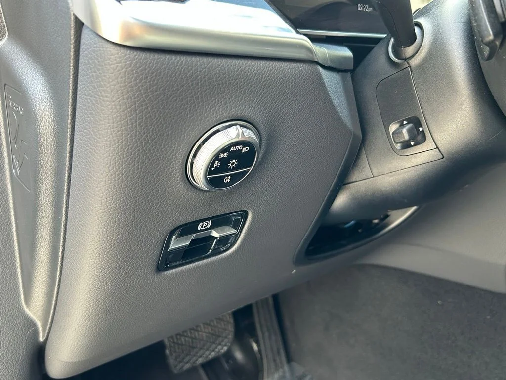 Used 2025  Mercedes-Benz GLC 300 image 17