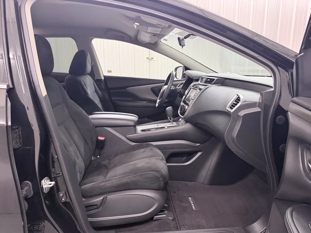 Used 2019 Black Nissan S image 34
