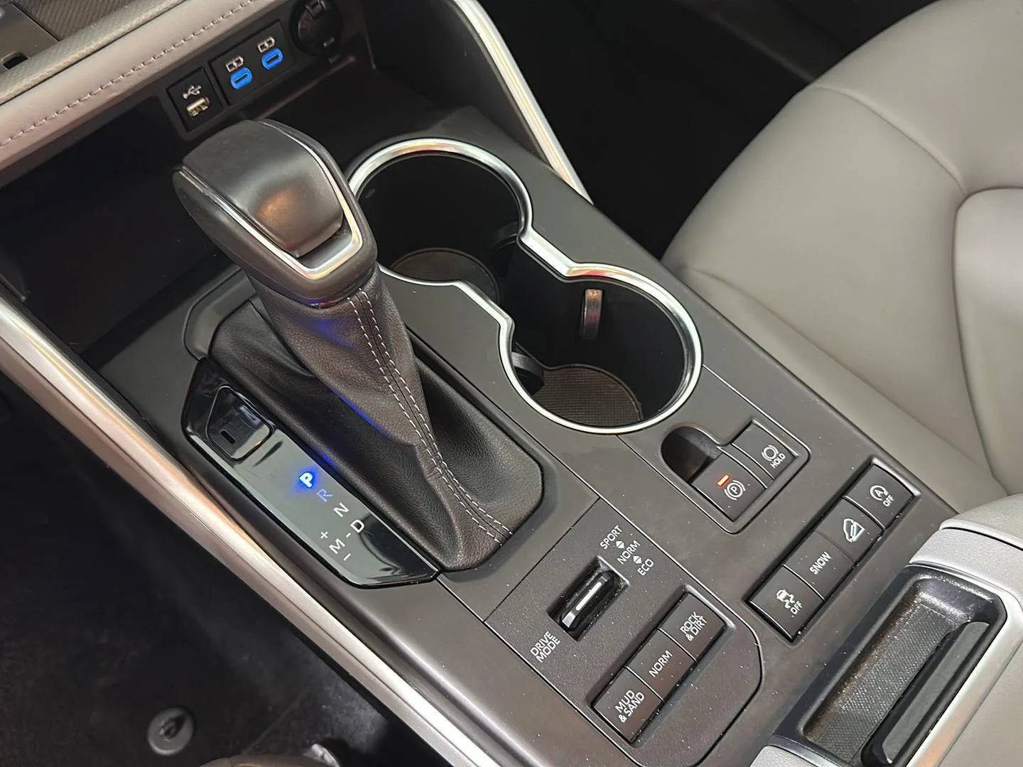 Used 2022 Celestial Silver Metallic Toyota XLE image 22