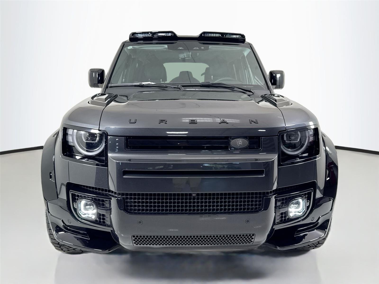 Used 2026 Carpathian Grey Premium Metallic Land Rover X-Dynamic SE | Urban Widetrack Build image 11