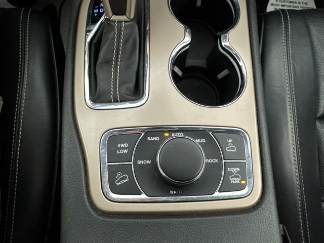 Used 2016 Crystal Metallic Jeep Overland image 17