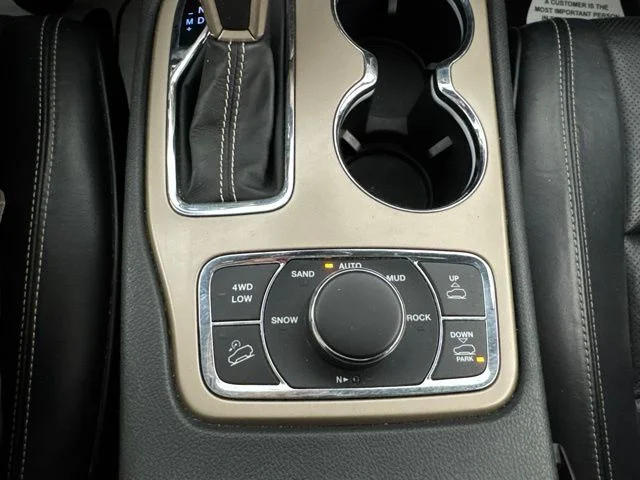 Used 2016 Granite Crystal Metallic Clearcoat Jeep Overland image 17