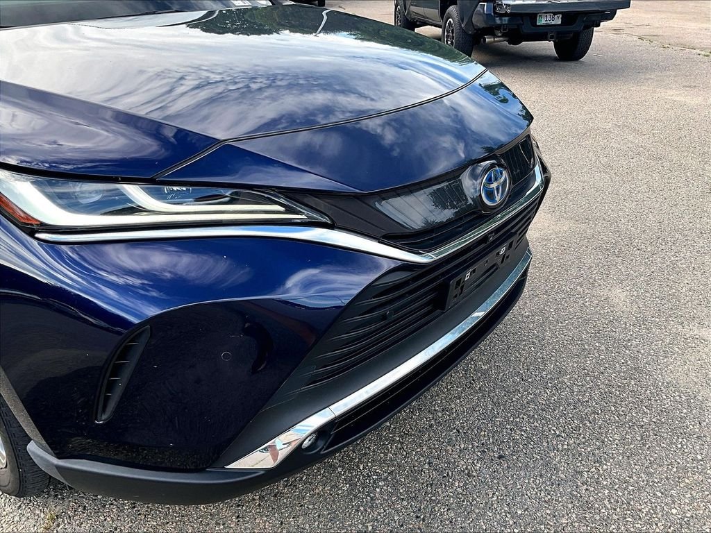 Used 2023  Toyota Limited image 8