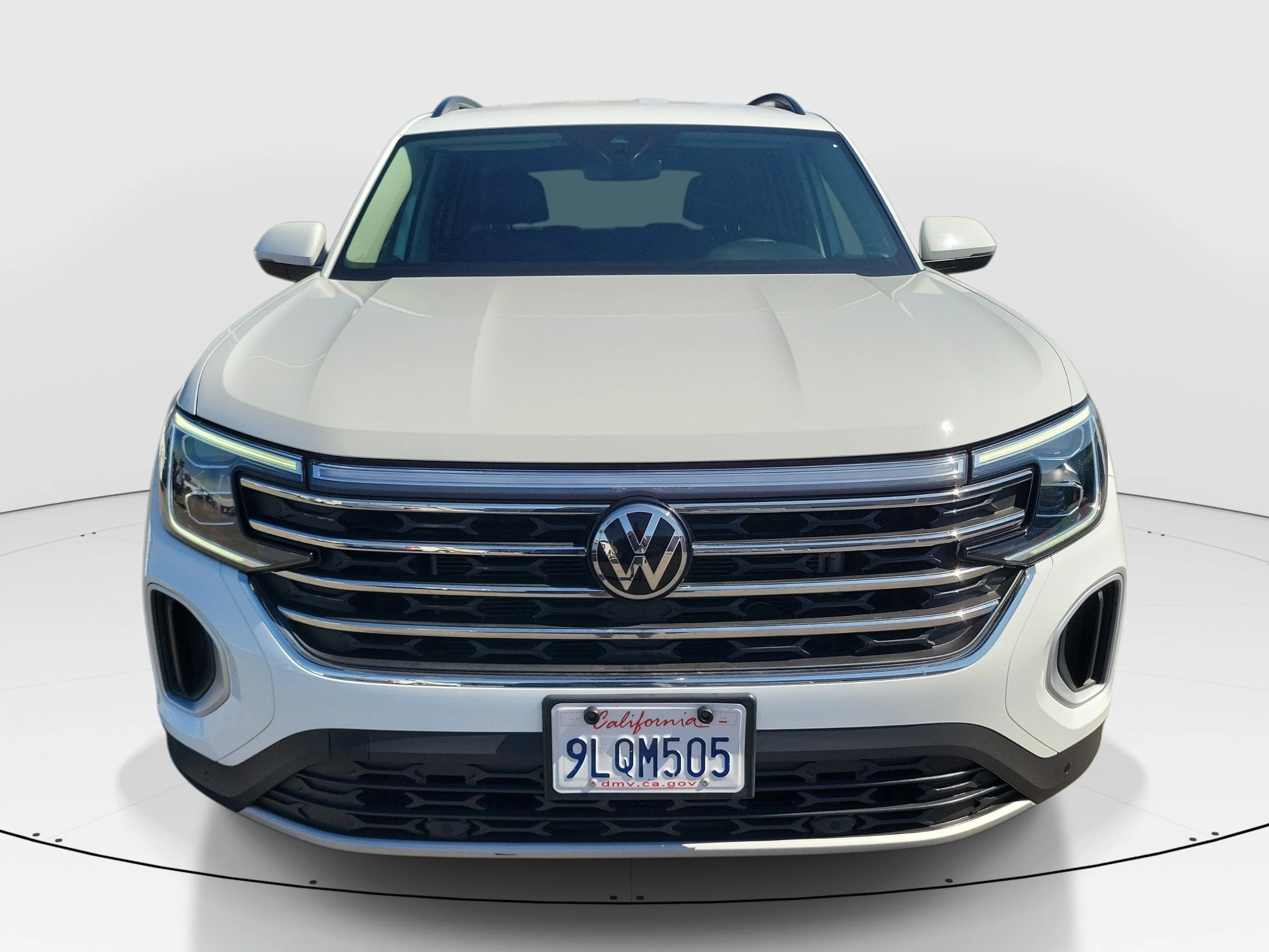 Used 2024 White Volkswagen 2.0T SE w/Technology image 9