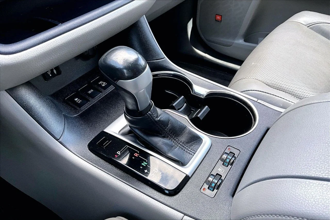 Used 2015 Black Toyota Limited image 33