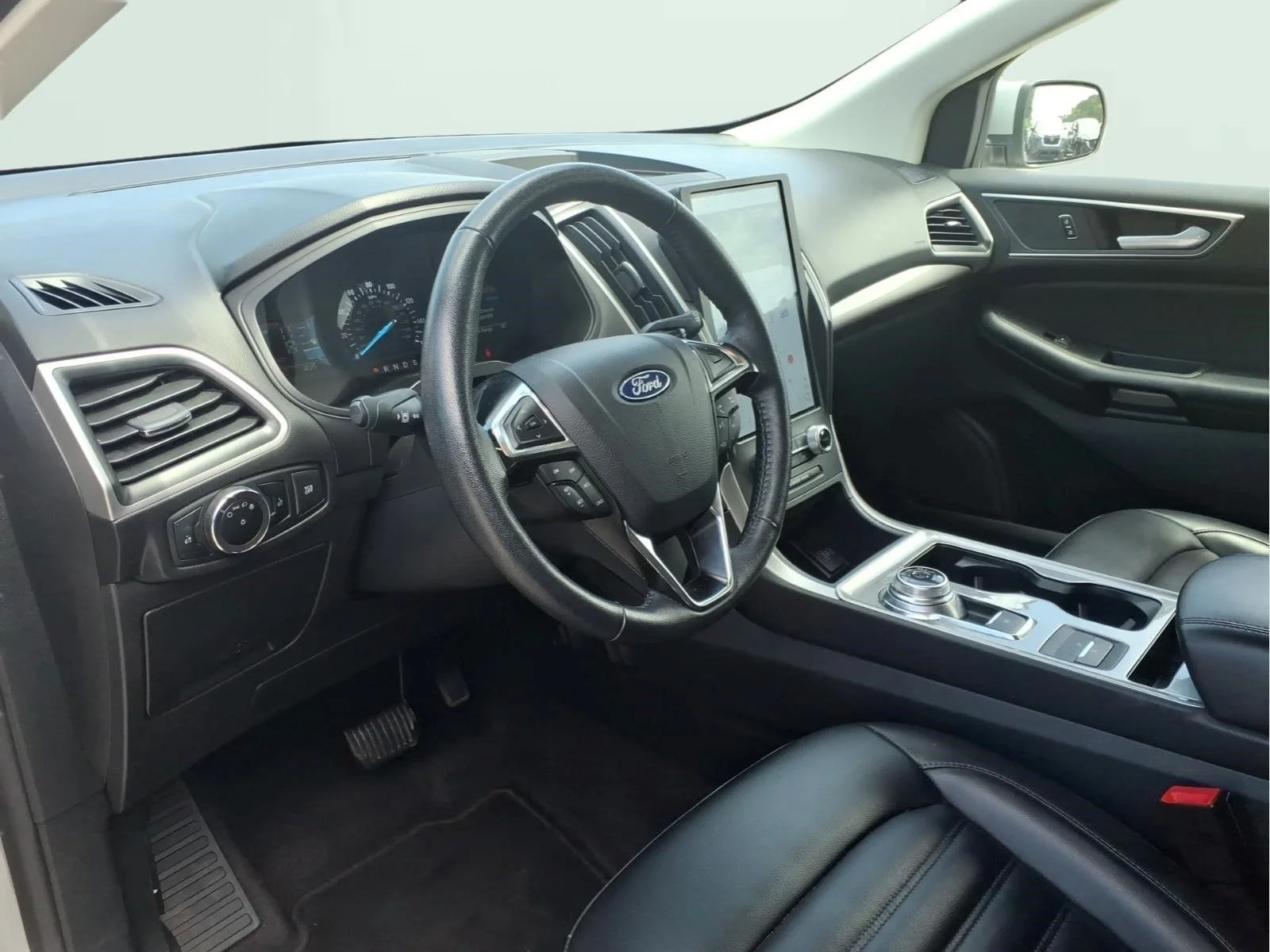 Used 2024 Silver Ford SEL image 16