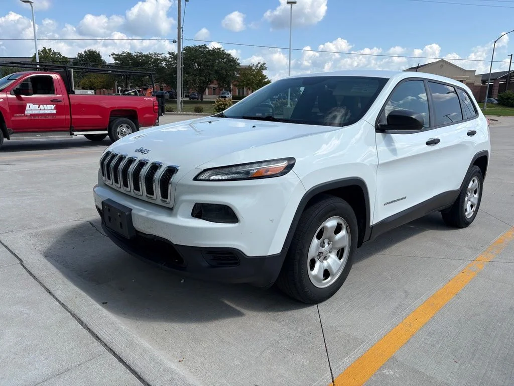 Used 2016 White Jeep Sport image 2