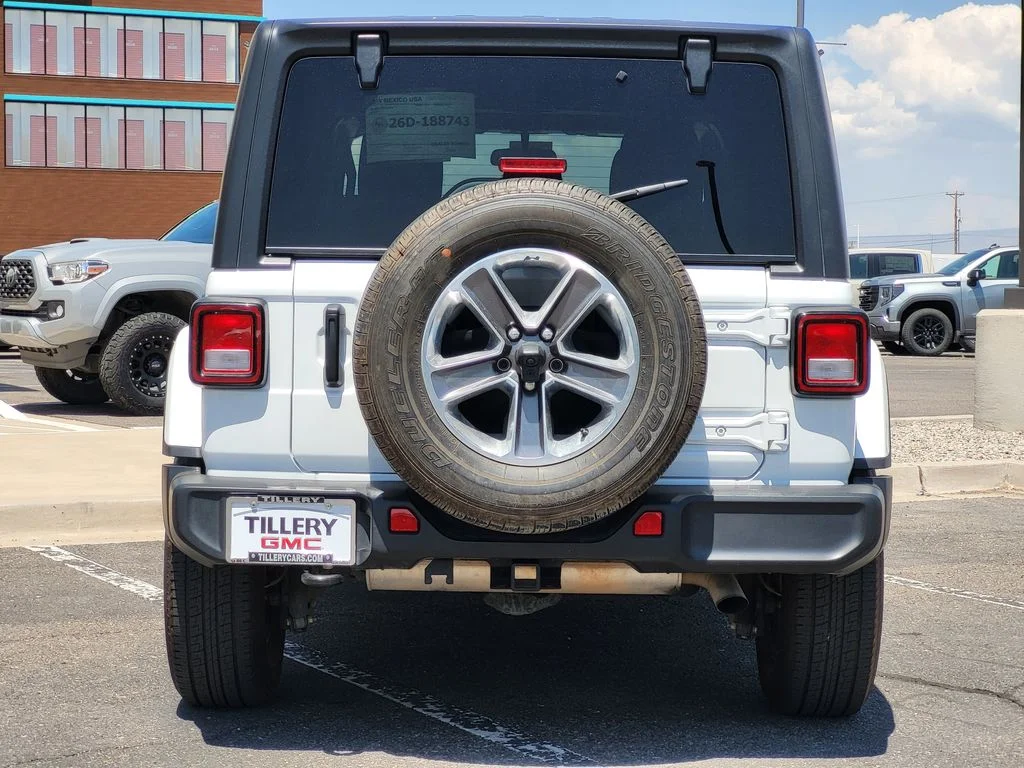 Used 2021 White Jeep Unlimited Sahara image 6