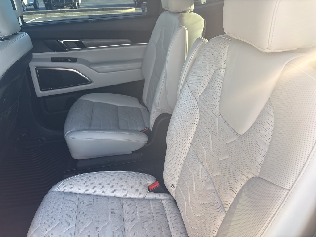 Used 2021 White Kia SX image 13