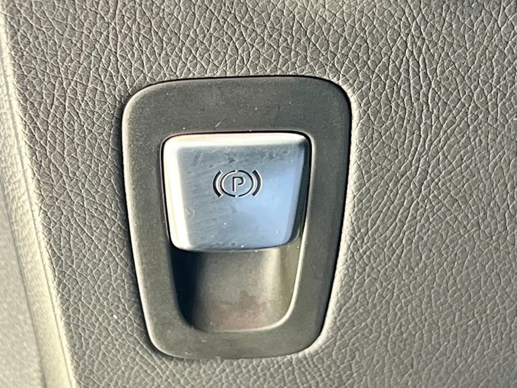 Certified Used 2022  Mercedes-Benz GLC 300 image 36