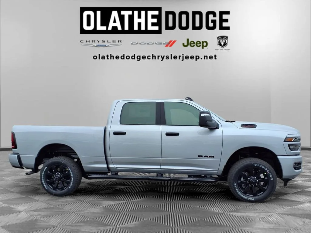 New 2026 Silver-Zynith Exterior Paint RAM Big Horn image 31