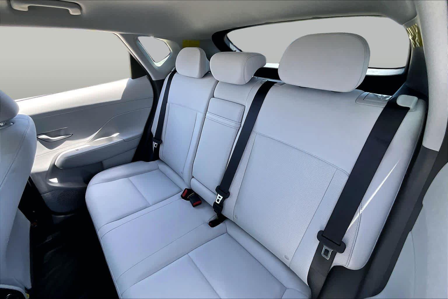 Used 2025 Atlas White Hyundai SEL image 36