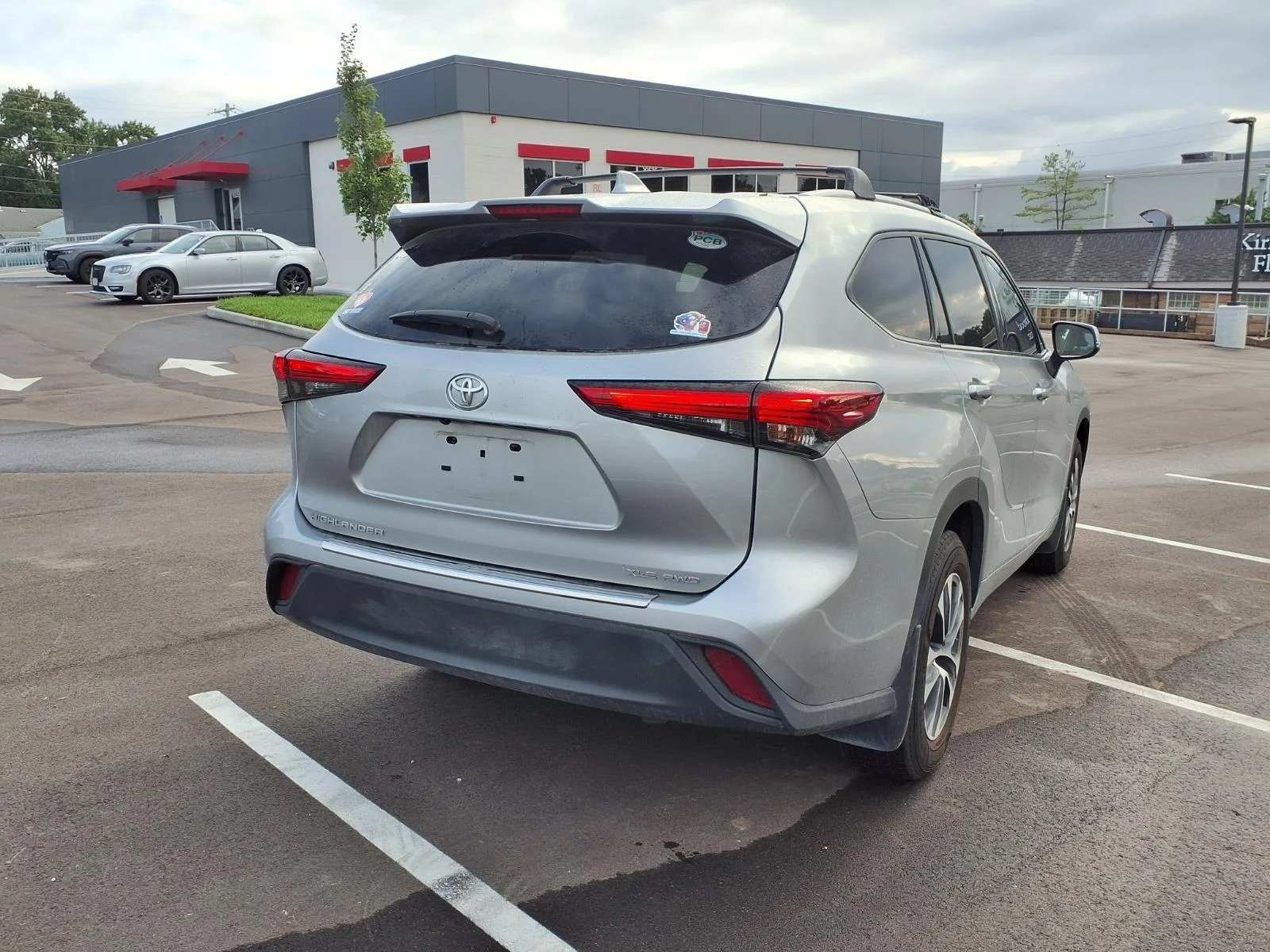 Used 2022 Celestial Silver Metallic Toyota XLE image 4