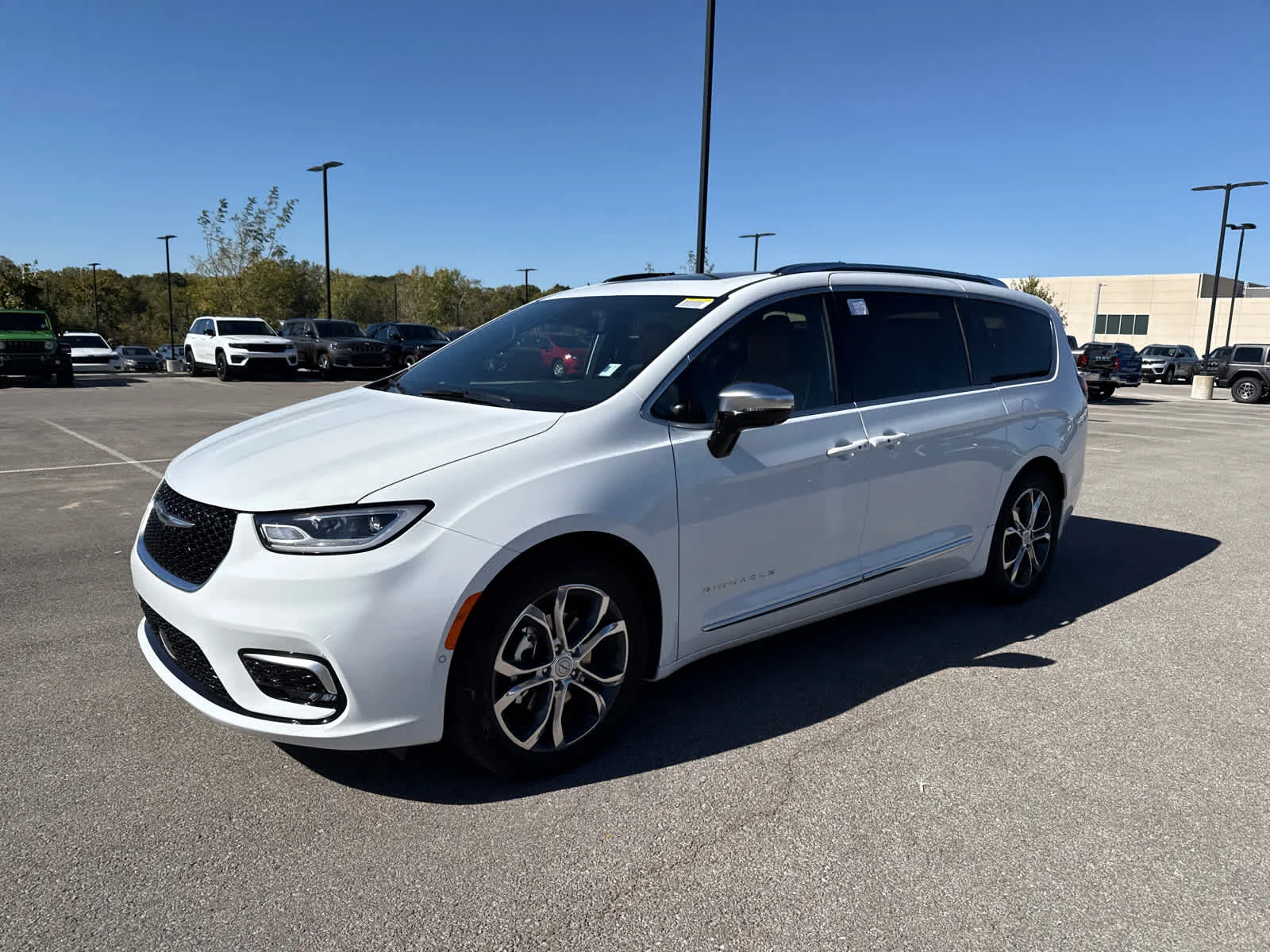 New 2026 Bright White Clear-Coat Exterior Paint Chrysler Pinnacle image 4
