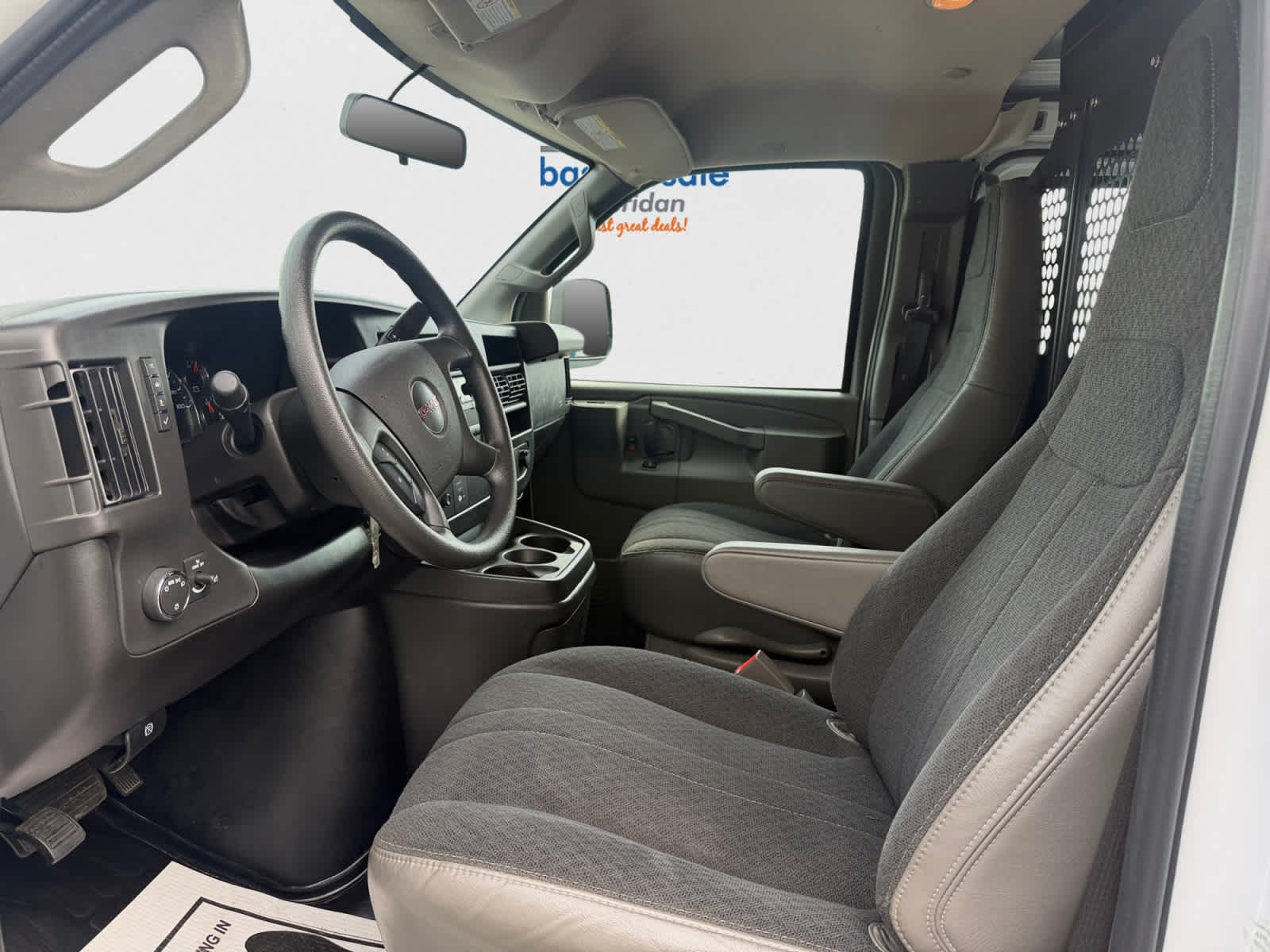 Used 2025 Summit White GMC  image 11