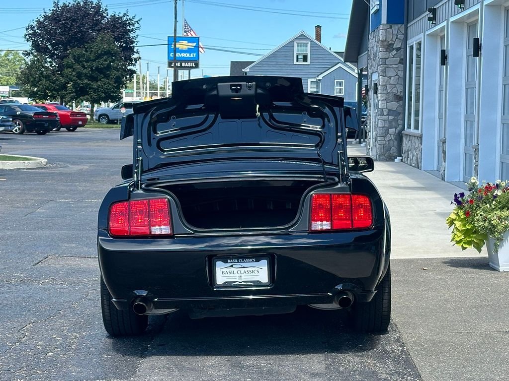 Used 2005 Black Ford  image 32