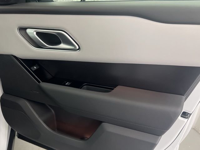 New 2026 Fuji White Land Rover Dynamic SE image 22