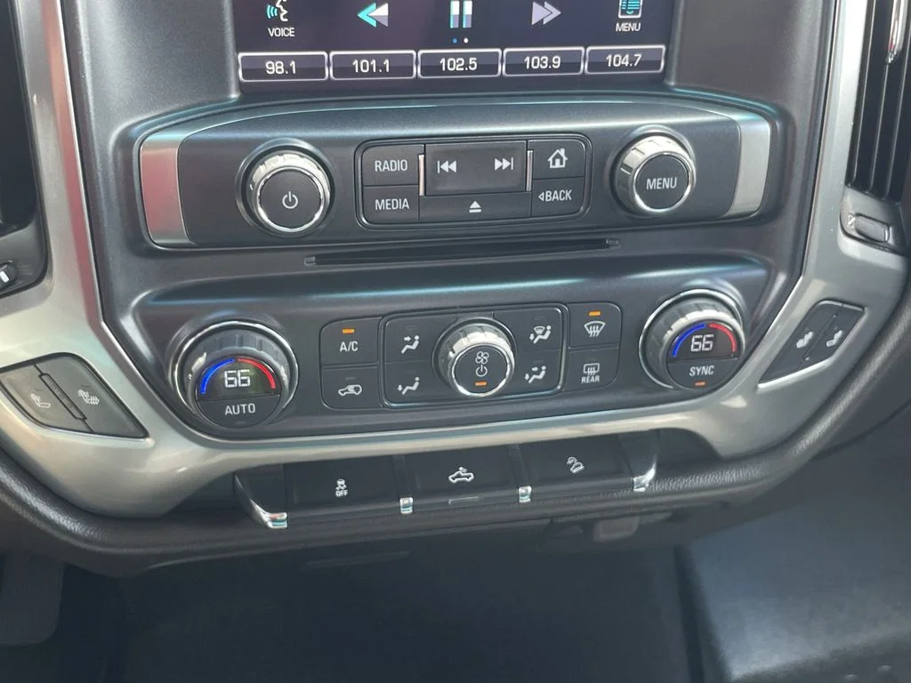 Used 2014 Silver Ice Metallic Chevrolet LT image 21