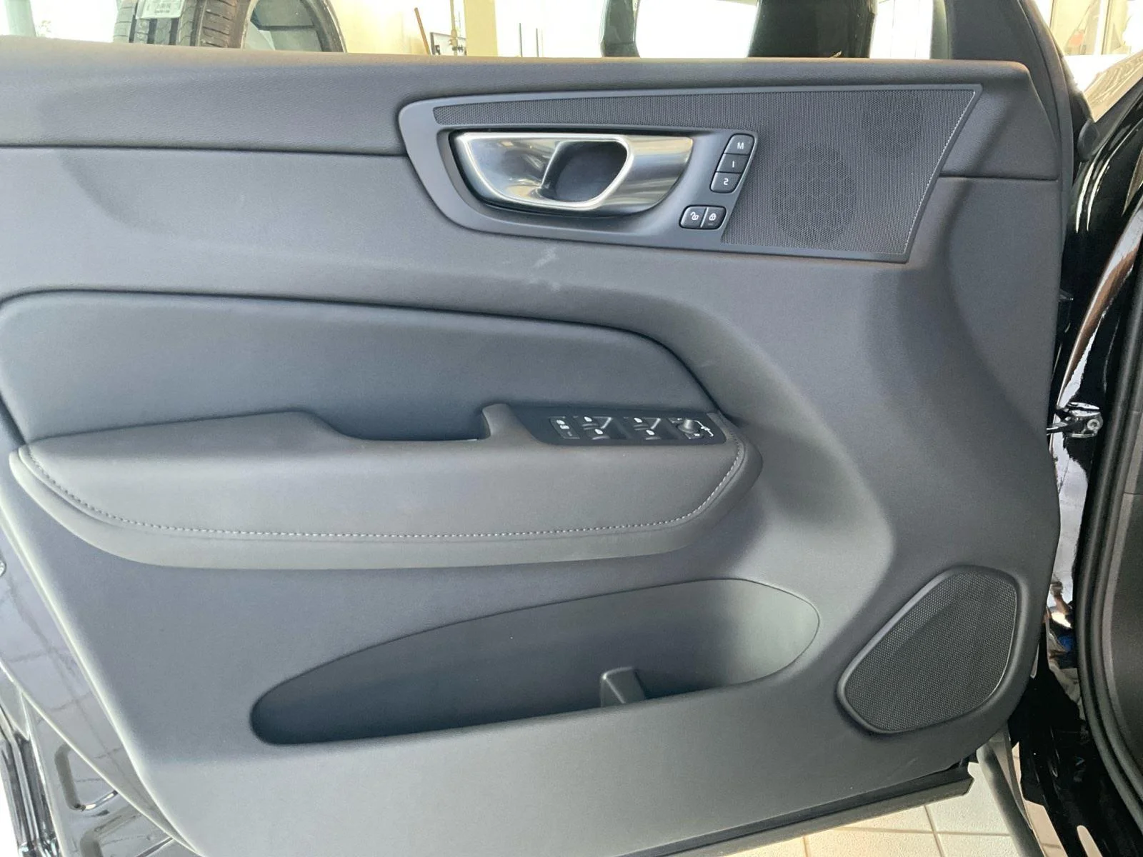 2026 Volvo XC60 Plus - Photo 18