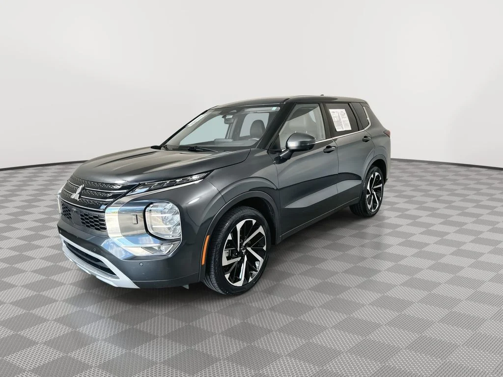 Used 2024 Gray Mitsubishi SE image 4