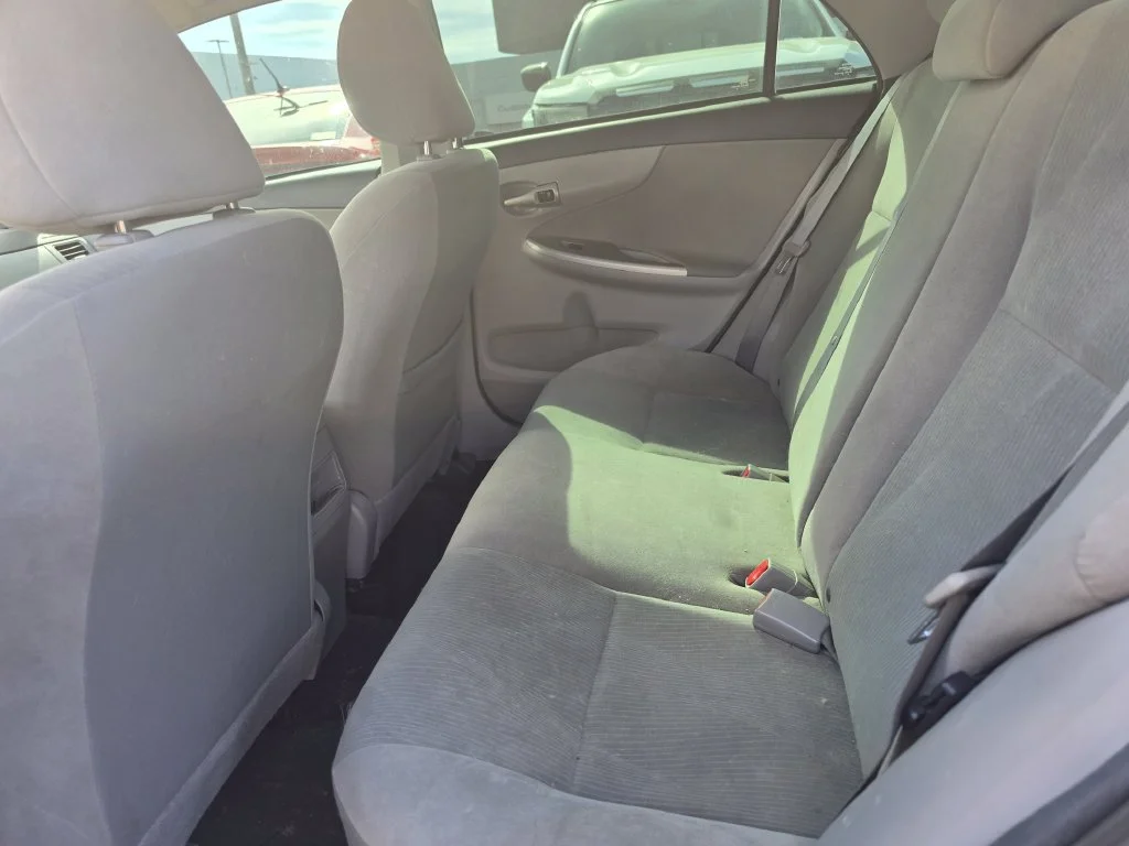 Used 2011 Silver Toyota LE image 10