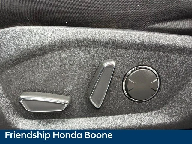 Used 2016 Blue Ford SE image 16