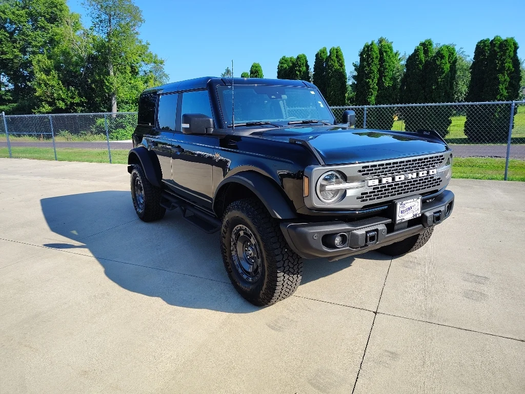 Used 2025 Shadow Black Ford Badlands image 23