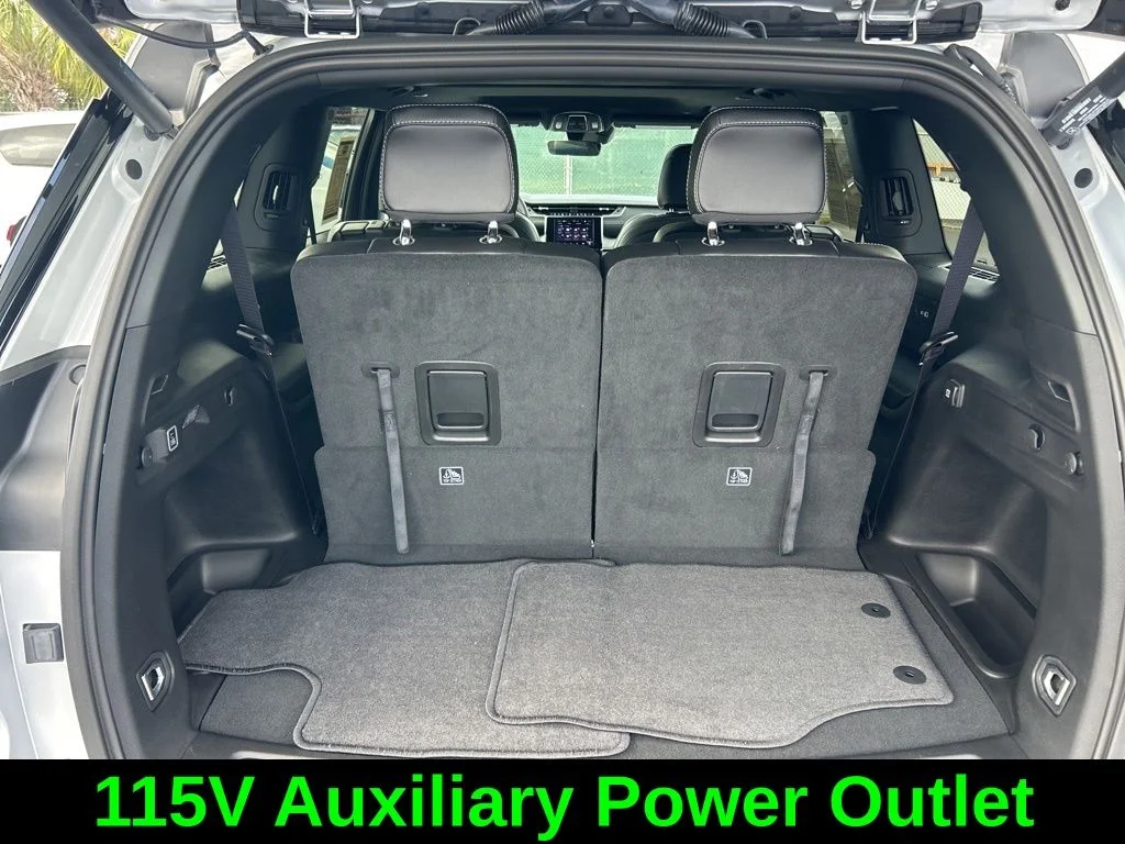 Used 2025 Silver Jeep Altitude X image 32