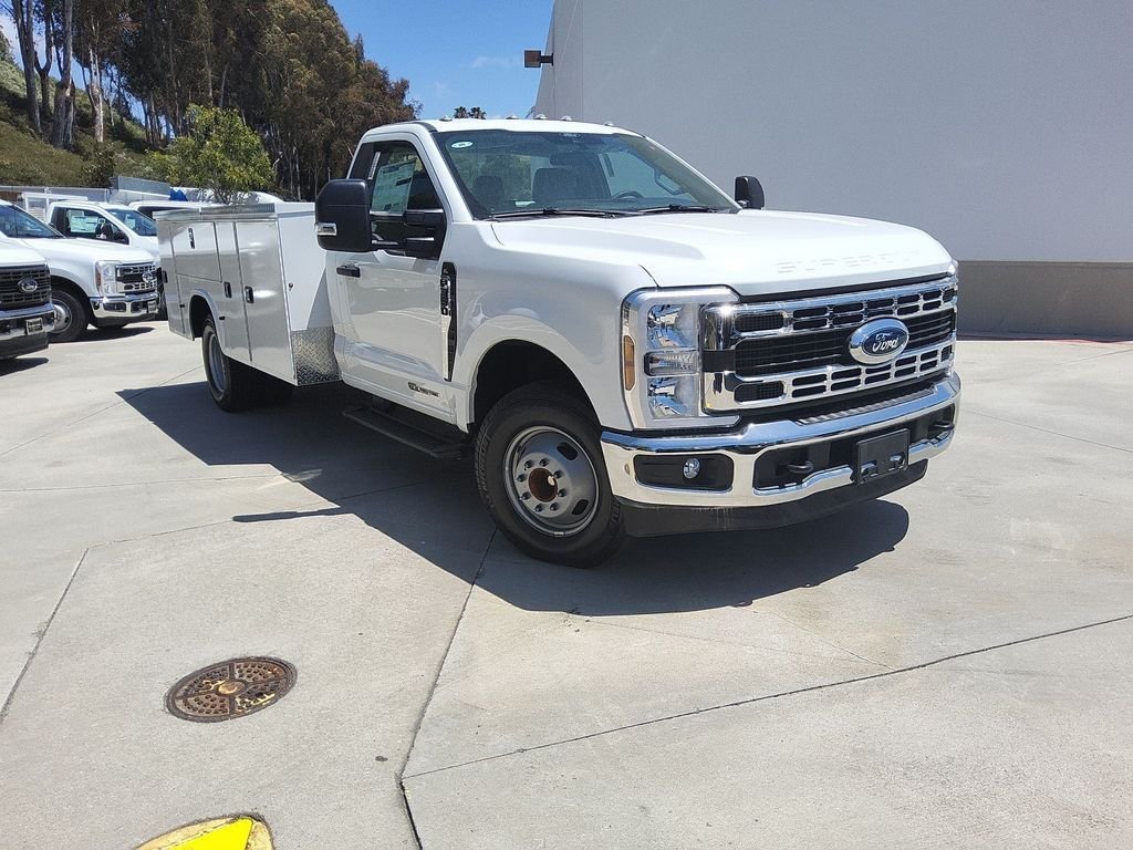 New 2025 Oxford White Ford XL image 4