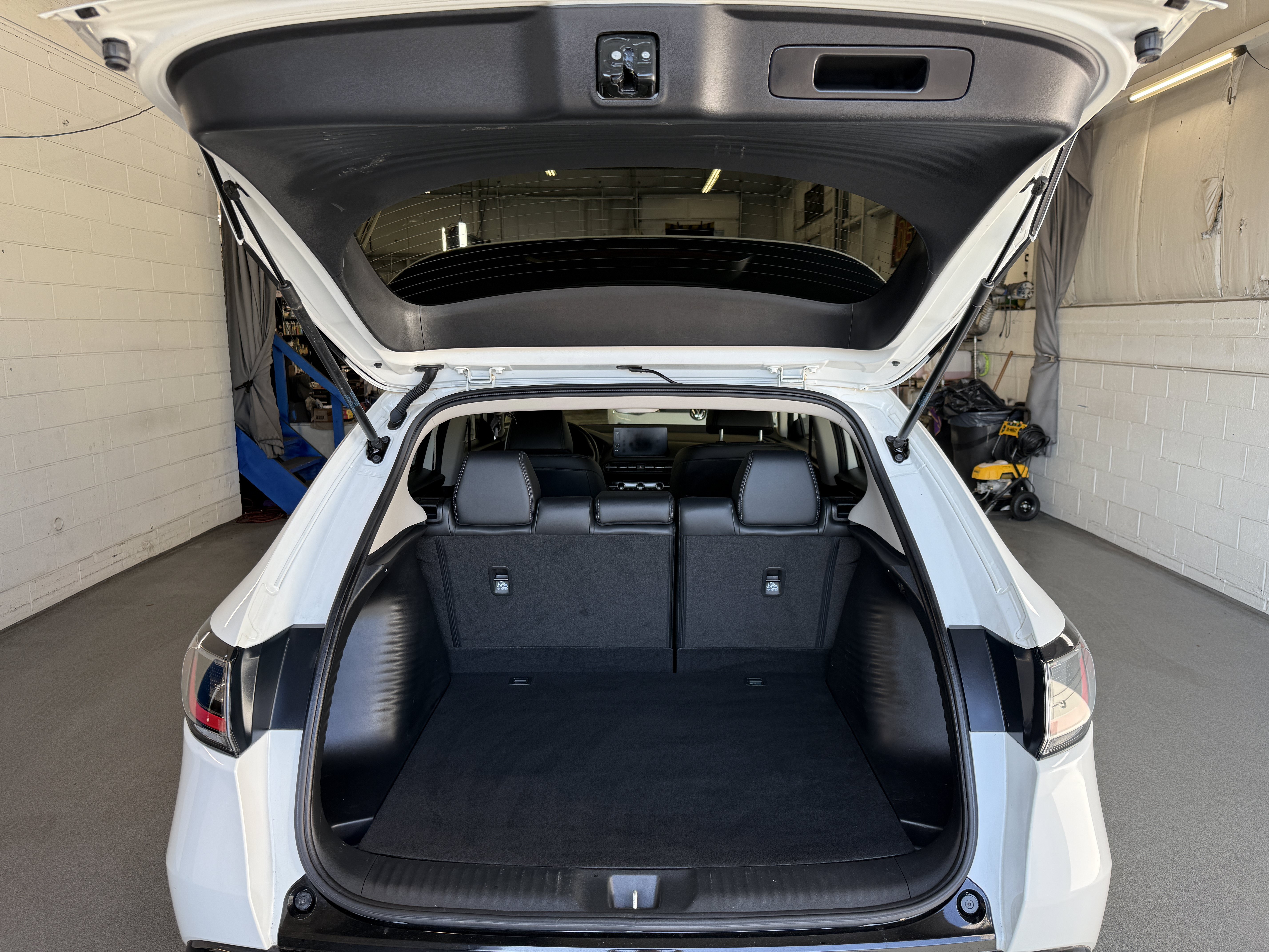 Used 2023 Platinum White Pearl Honda EX-L image 20