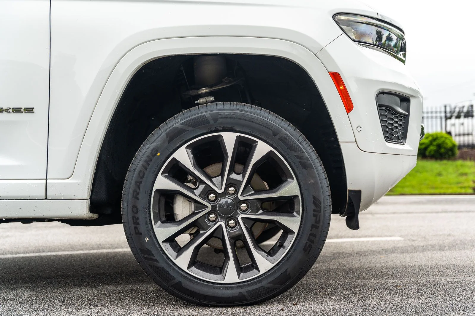 Used 2022 White Jeep Overland image 12