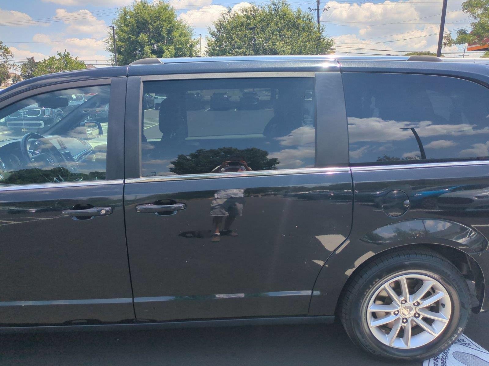 Used 2018 Black Onyx Crystal Pearlcoat Dodge SXT image 44