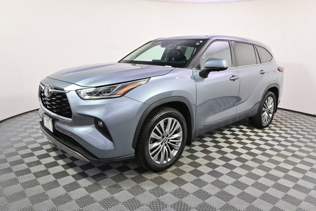 Used 2023 Toyota Highlander Platinum with VIN 5TDEBRCH4PS108344 for sale in Minneapolis, Minnesota