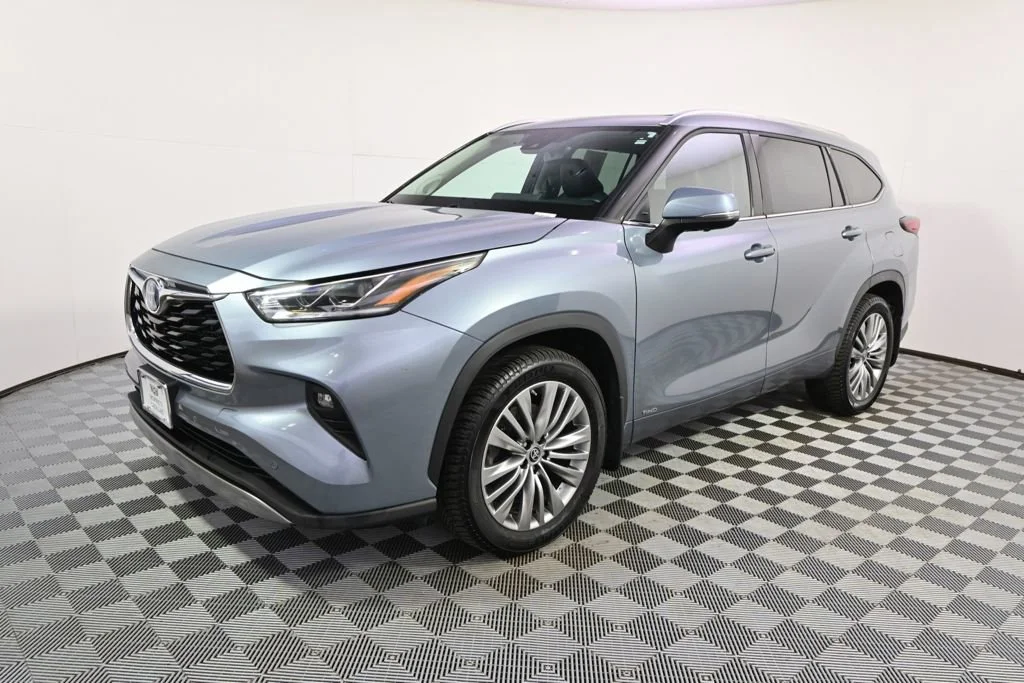 Used 2023 Toyota Highlander Platinum with VIN 5TDEBRCH4PS108344 for sale in Minneapolis, Minnesota