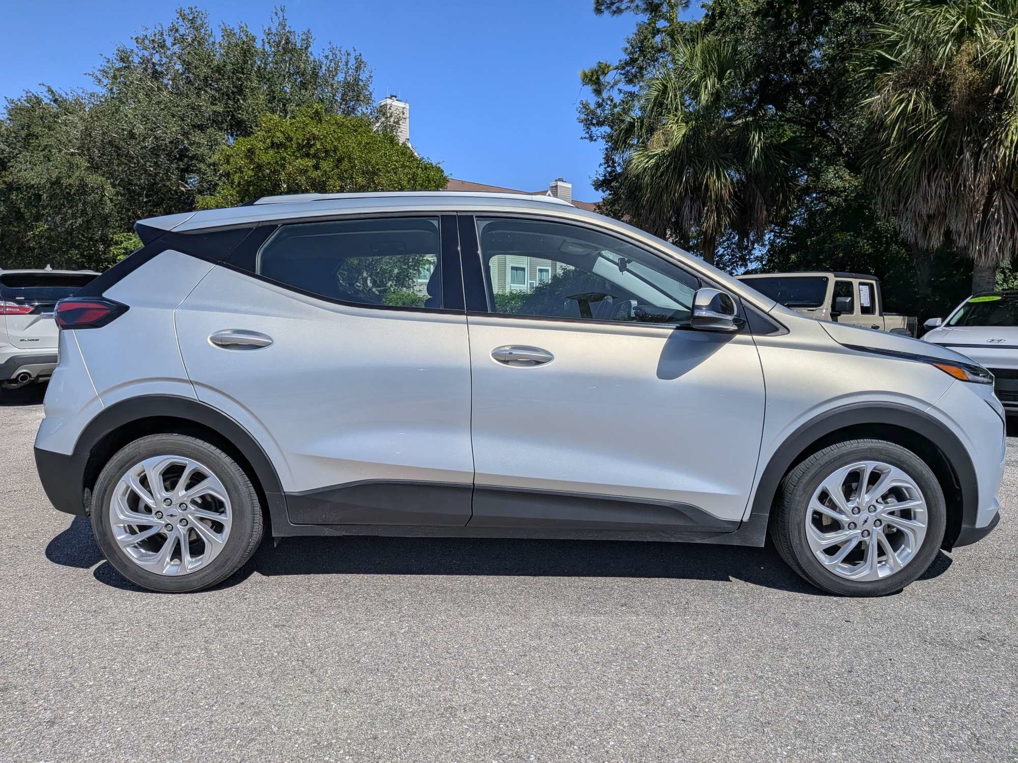 Used 2023 Chevrolet Bolt EUV LT with VIN 1G1FY6S01P4127905 for sale in Fort Myers, FL